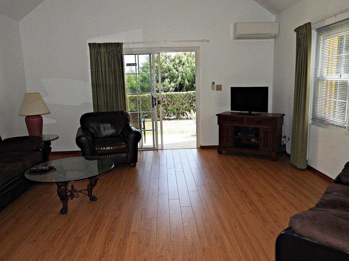 Windsong Guest Apartments Pembroke Exterior foto